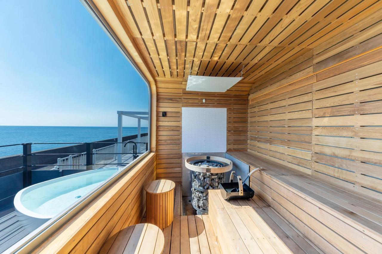 Malibu Hotel Zushi Eksteriør bilde